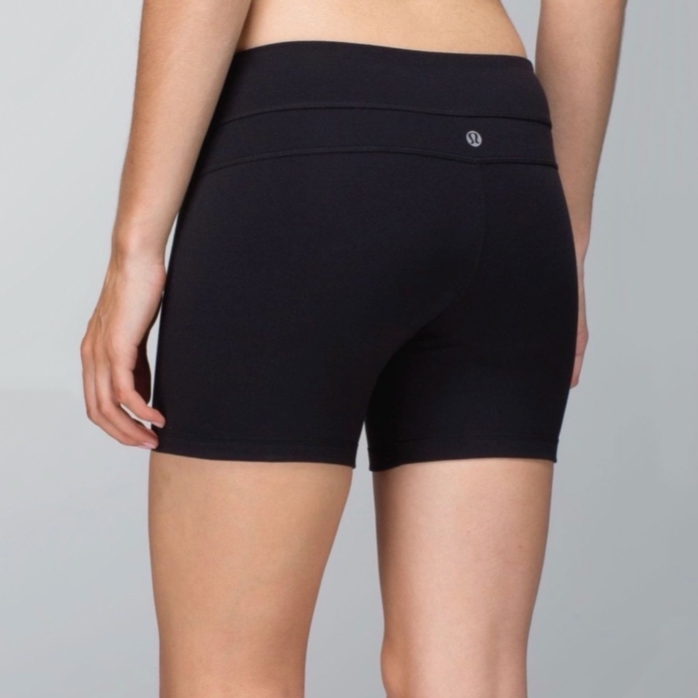 Lululemon Reverse Groove Short (Regular) in Black